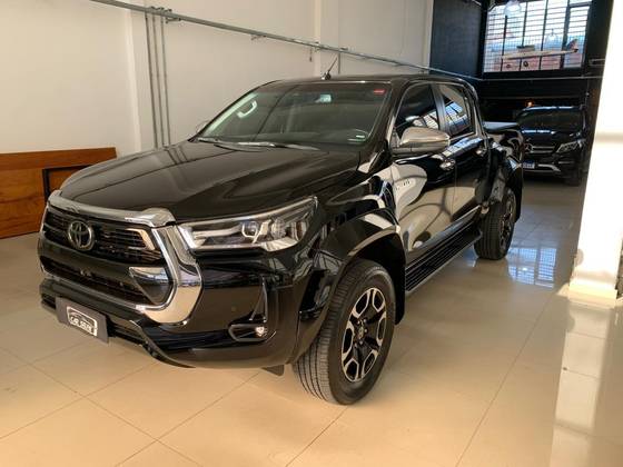 TOYOTA HILUX 2.8 D-4D TURBO DIESEL CD SRX 4X4 AUTOMÁTICO